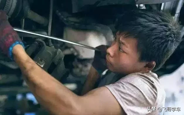 汽修工到底有多累，一年没了自由，三年没了脾气，五年没有青春