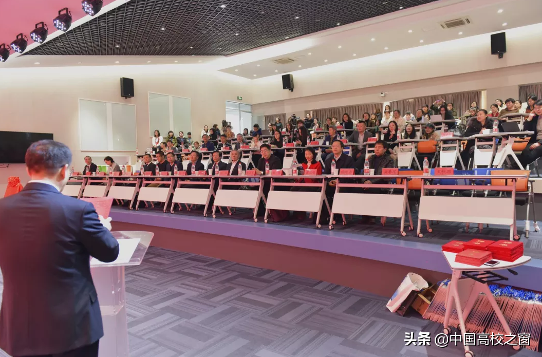 河北民师语言服务研究所成立仪式暨语言服务承德论坛隆重举行