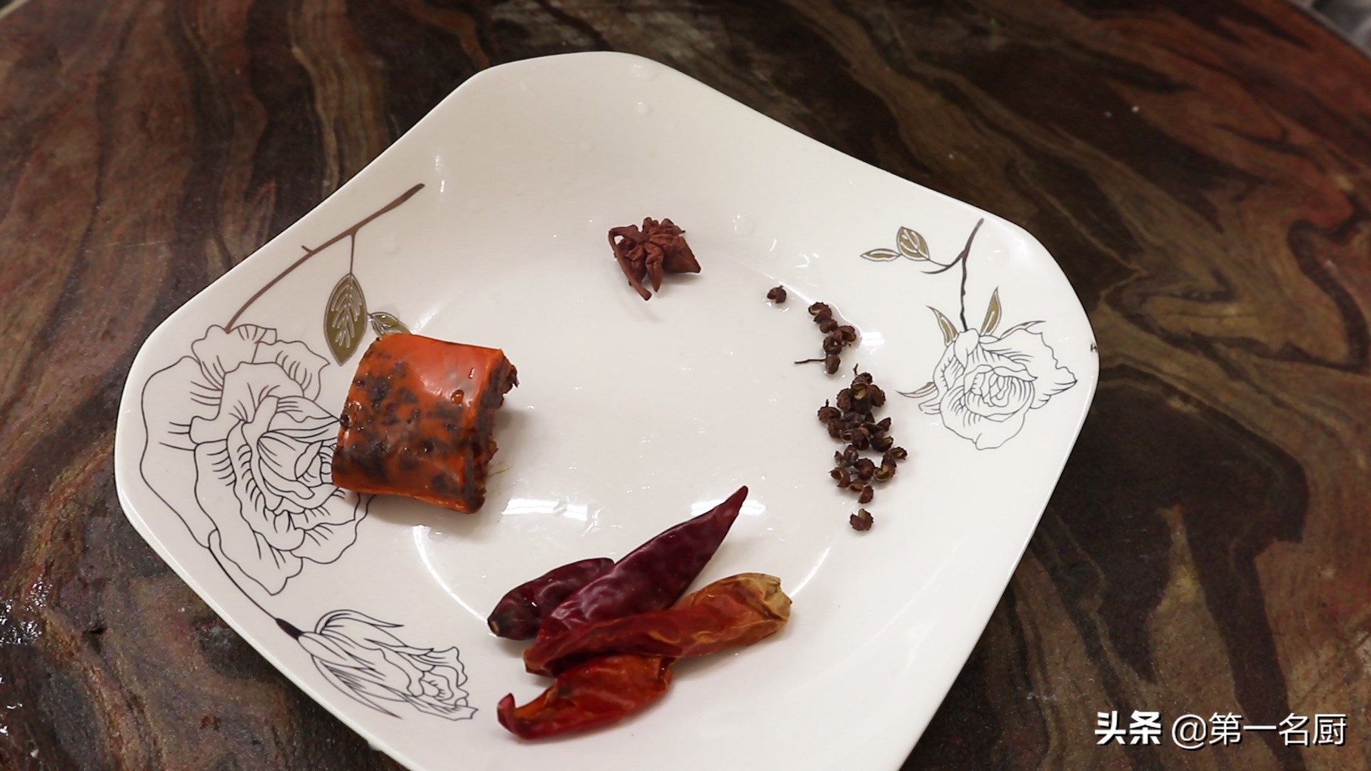 白菜燉粉條的家常做法,白菜燉粉條的家常做法不放肉