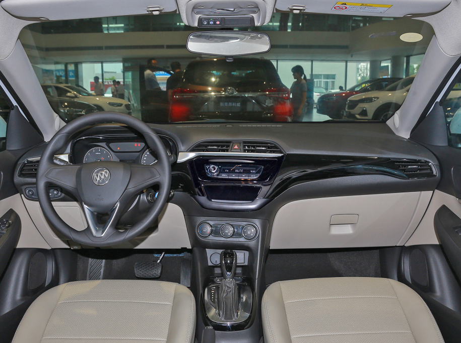 别克凯越：从8.39万降至5.45万起，百公里油耗4.7L