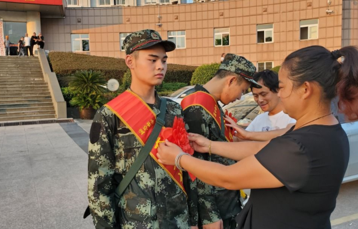 下半年征兵计划出炉，女生条件有所放宽，大学生参军将更容易