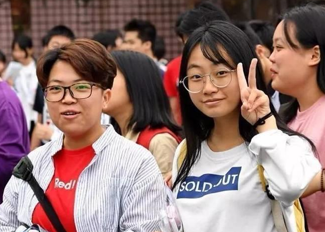 填报志愿后别傻傻等待了，想提前知道是否被录取，一招就可搞定