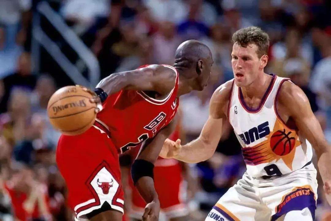 nba球員為什么很少掏球（為何原先NBA常見的單手抓球現在很少見了？答案說出來你可能不信）