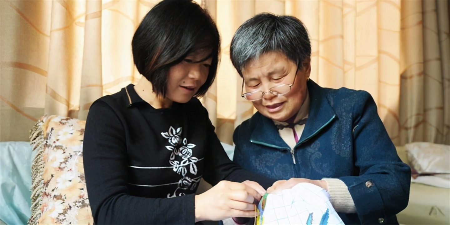 “强悍婆婆”火了，儿子结婚当天拿双棍，赶走不愿看到的“东西”