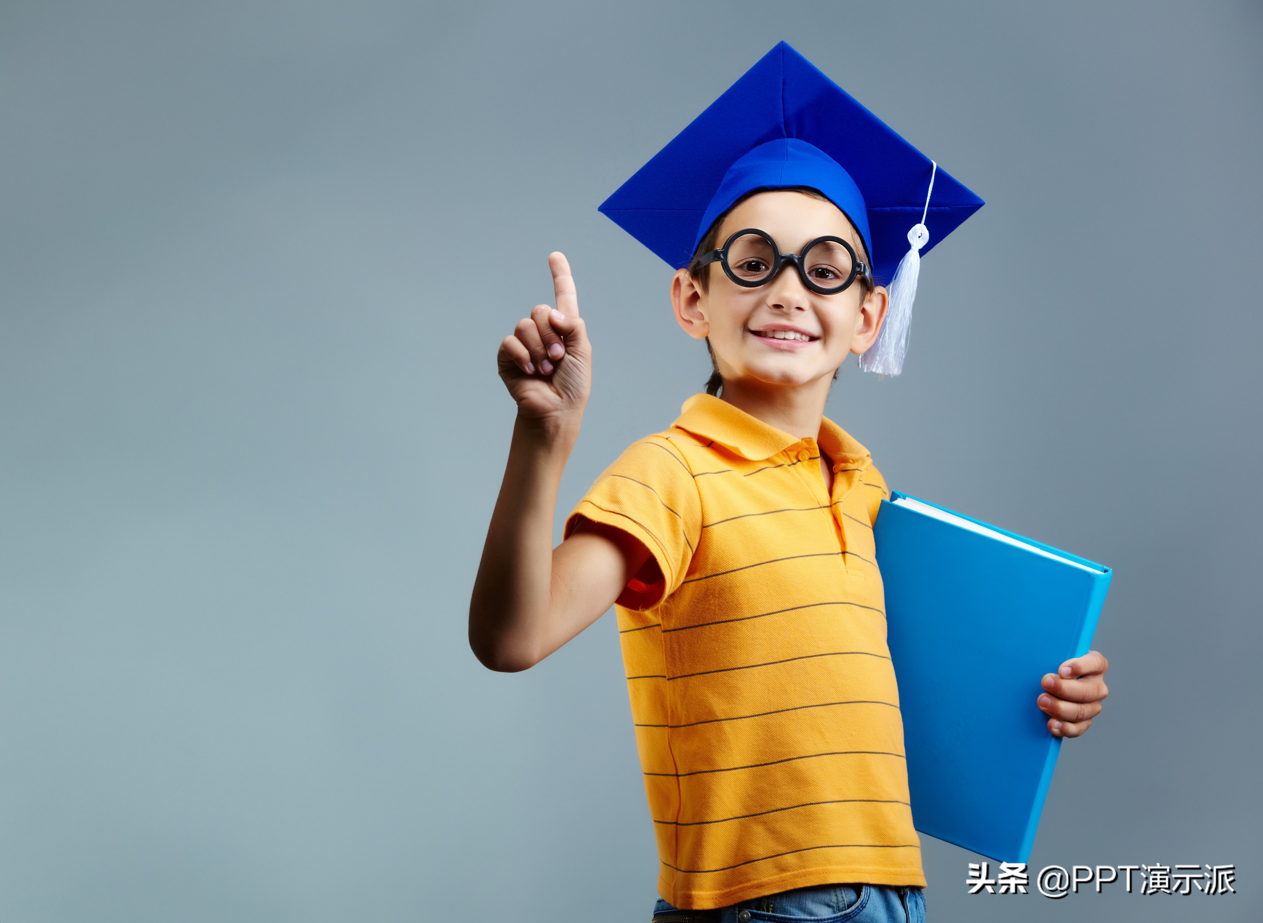 活了30年，今天才知道PPT能自动排版和抠图？还只用1分钟？