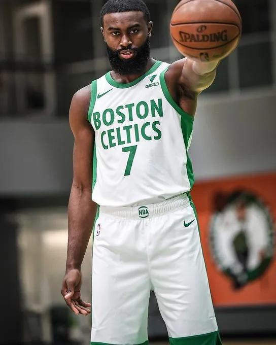 nba有哪些球隊有短袖版球衣（NBA球員上身：新賽季城市版球衣，獨行俠和猛龍隊很帥）
