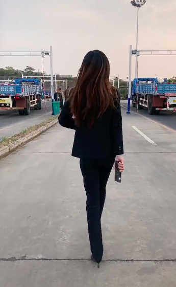 女保安事件進展（33歲女網紅慘遭粉絲殺害，疑因打賞起糾紛，最后一條動態引人唏噓）