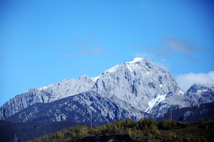 雪晴山色秀 云处有蓝天—雾漫雪山