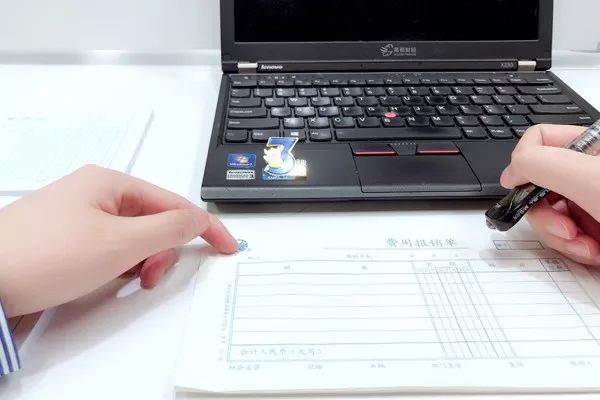 一个会计是不是老会计，看他怎么做期末结转就能知道