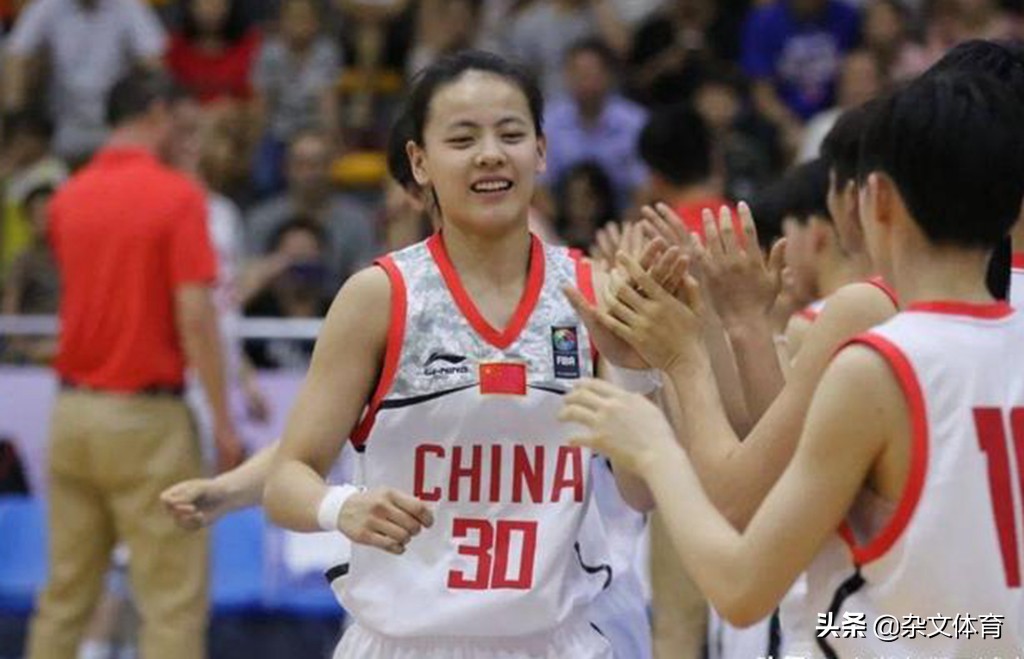 nba互动直播什么意思(女篮新星帅气飒爽！14岁打球19岁成女篮主力，和NBA球星隔空互动)