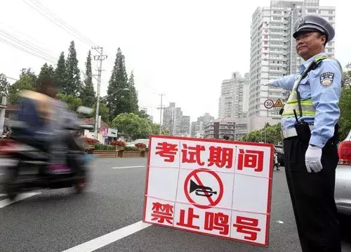 我听过最大的谎言就是：“等你上了大学，就可以好好玩了。”