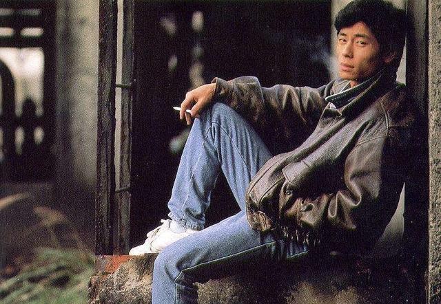 王杰被遗弃、被欺骗、被下毒…歌坛浪子的一生似乎都在苦难中度过