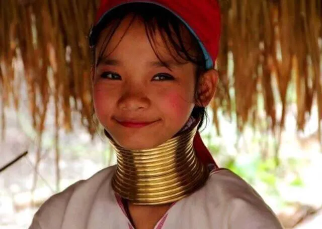 泰国有个民族，女人以裹脖子为美。
