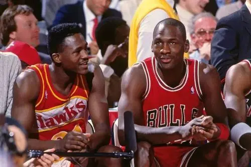 98篮球网nba直播吧（NBA纪实连载27：98年带领内忧外患的公牛三连冠，乔丹彻底封神上卷）