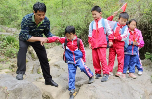老师工资表走红，多名教师相继晒出工资单，差距不是一般的大