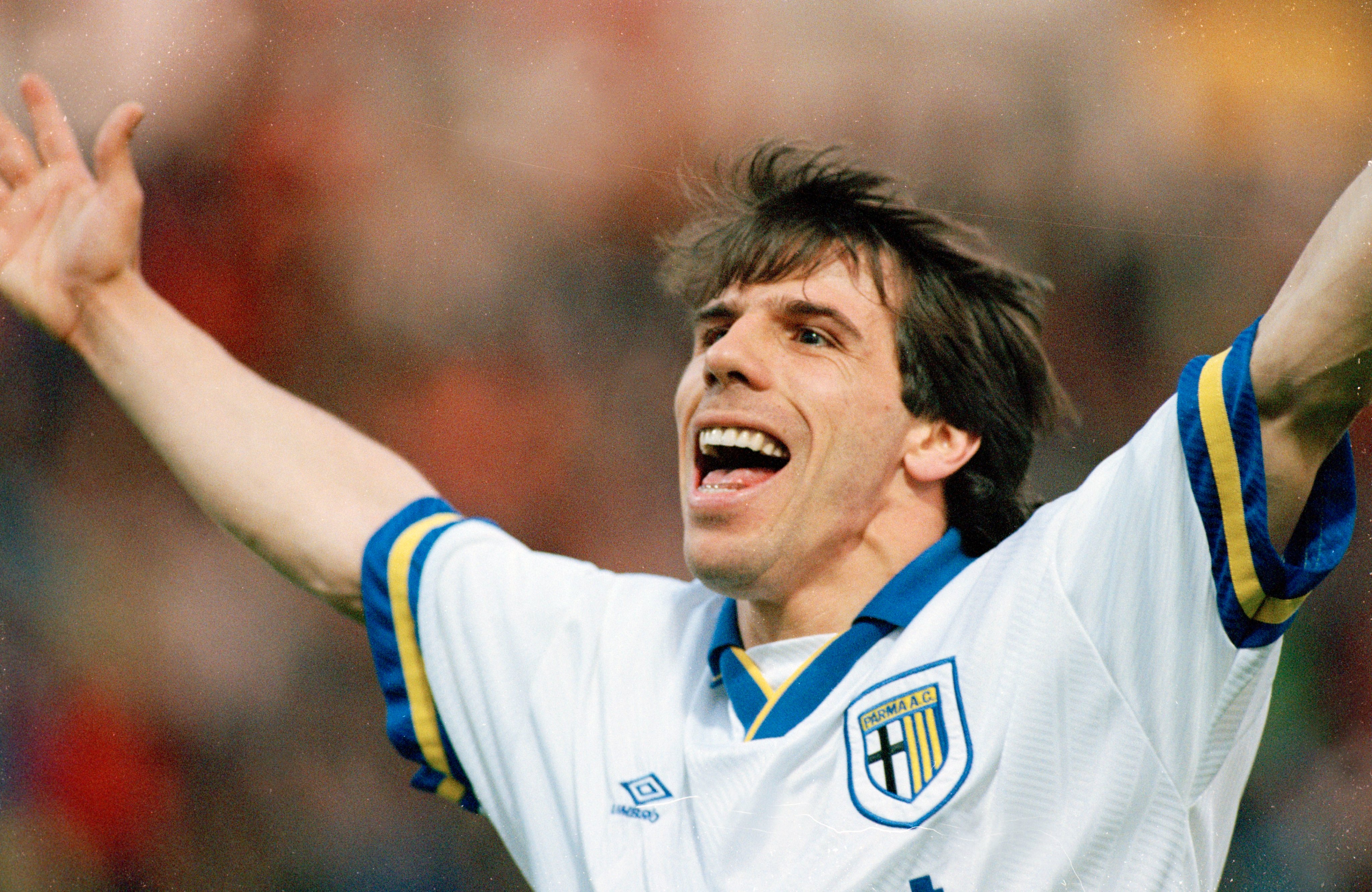 佐拉曾经是帕尔马的标志性球员.