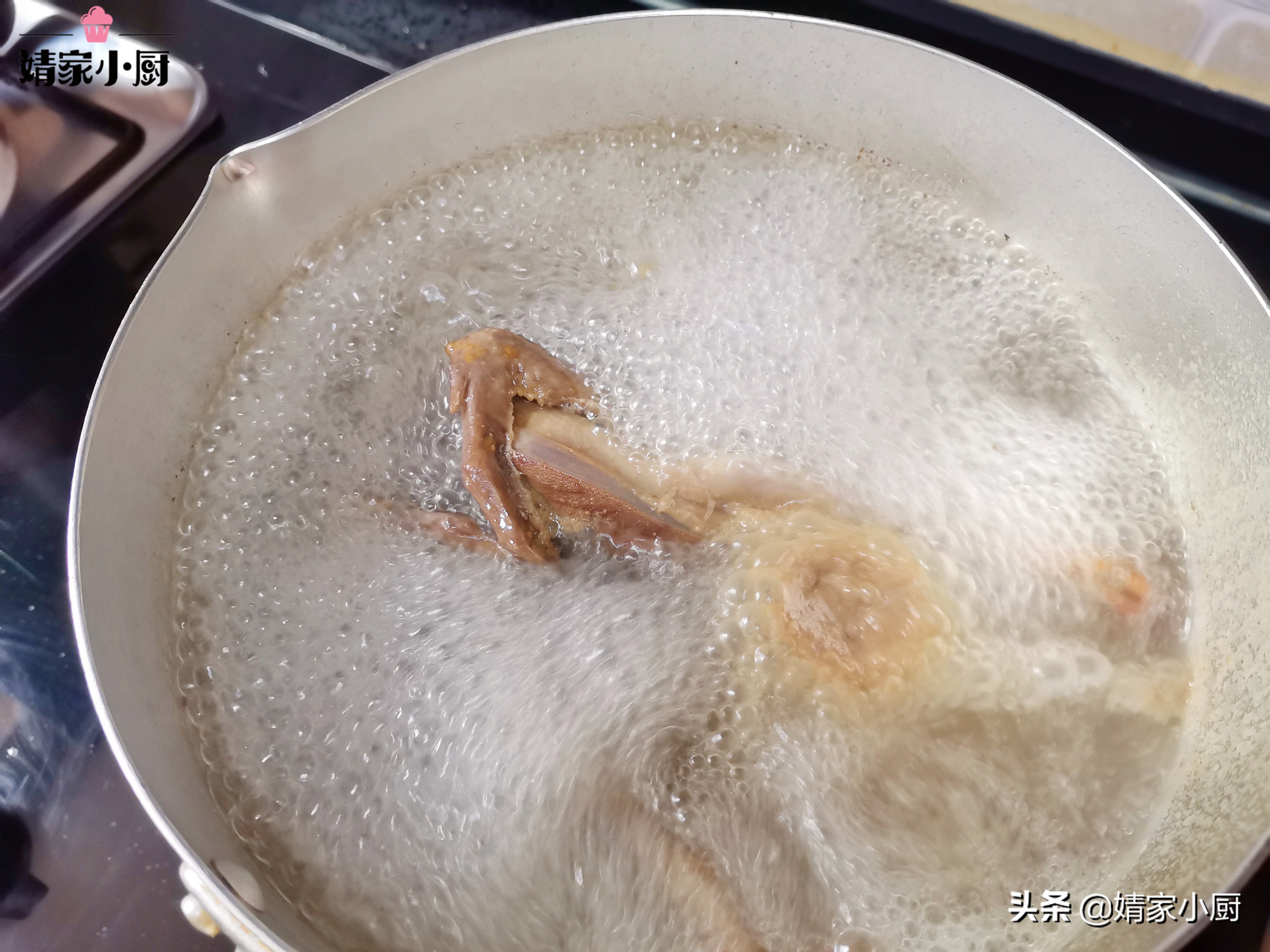 “鸽子汤”怎么炖才最滋补，掌握这个做法，肉嫩汤鲜营养翻倍