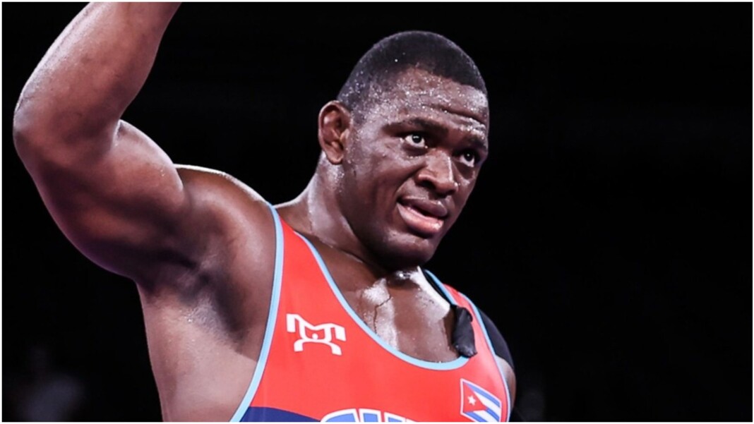 世界上摔跤最强的人("摔跤之神"米哈因·洛佩斯,4届奥运金牌得主,超越