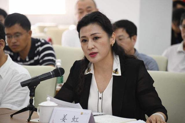 “最美女校长”姜虹：22岁大学任教，49岁成为汕头大学校长