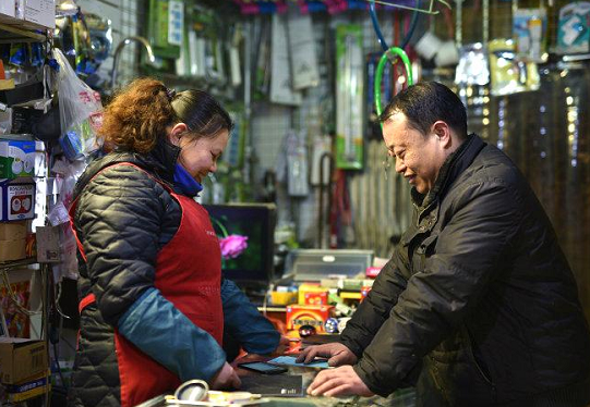 餐饮服装一大批转让的，开五金店生意，却很少有人转让