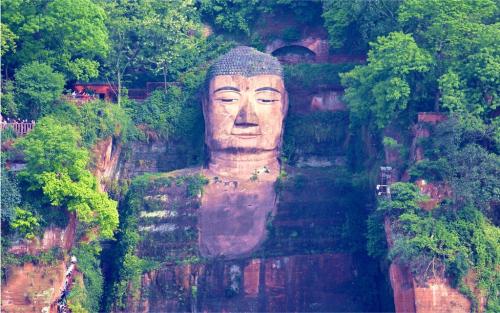 1962年，乐山大佛为何会“闭眼”？专家：一直不闭眼，才是真稀奇