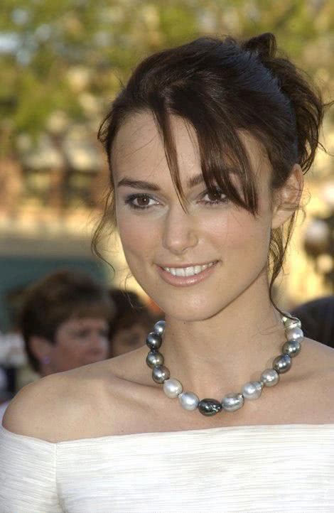 其实,从历史上来看,拥有政治权力的妇女对珍珠更加偏好.