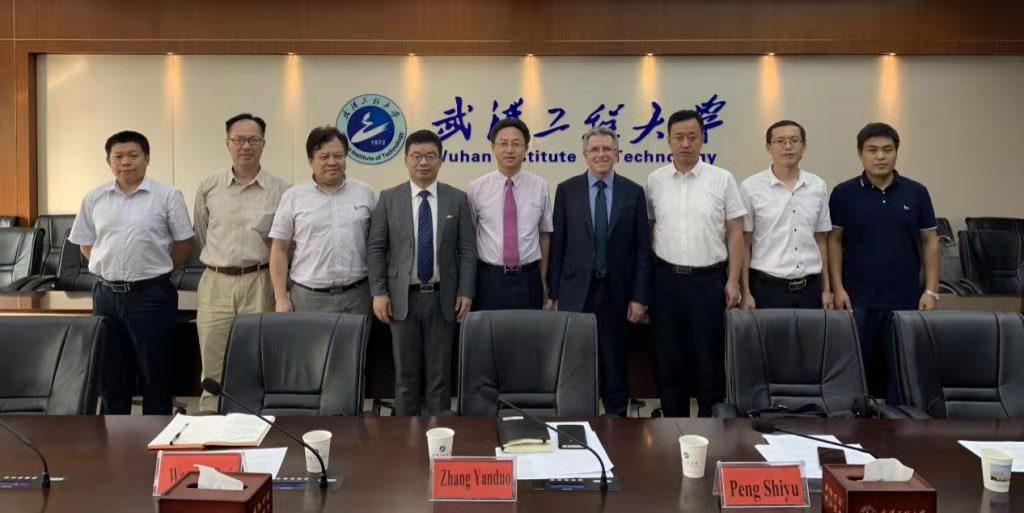 英、美、法、澳等多国专家学者抵达湖北，纷纷与这所大学建立合作