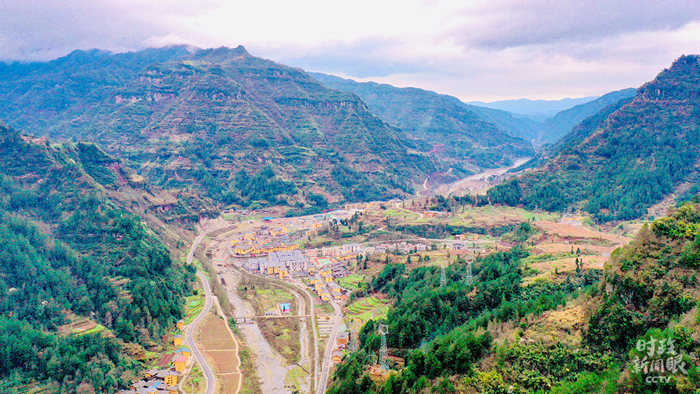 时政新闻眼丨在脱贫攻坚最大规模会议上，习近平要求这样兑现承诺