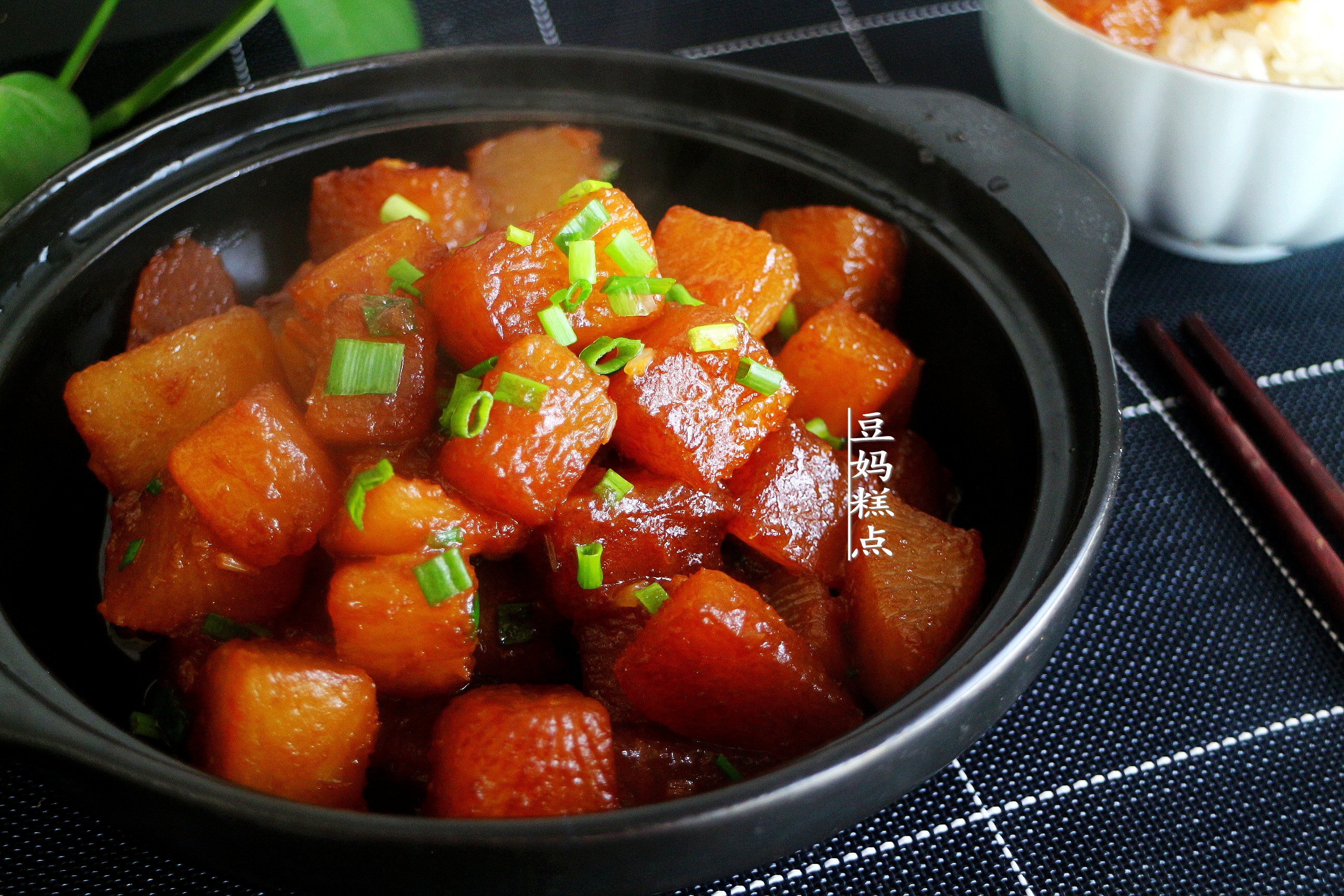 红烧萝卜怎么做好吃又简单(素菜馆里的招牌菜红烧萝卜)