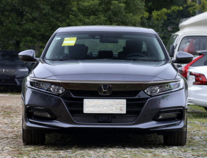 十代更迭,老少通吃的本田雅阁,二手保值率73.84%,降价两万六