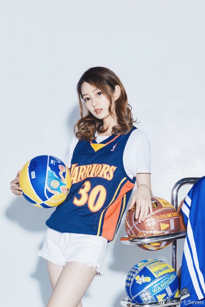 腾讯nba女主播小七个人简历(最美女库蜜——篮球小七来了！)