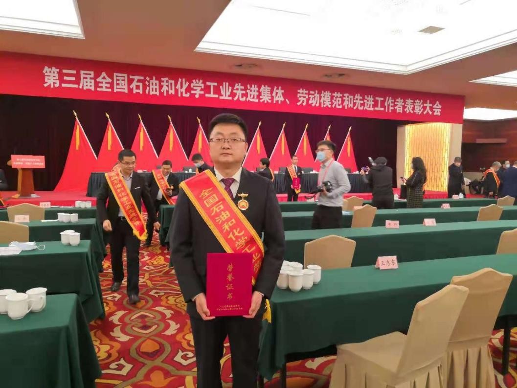 中国石油大学校友（挂职第一书记助力脱贫）