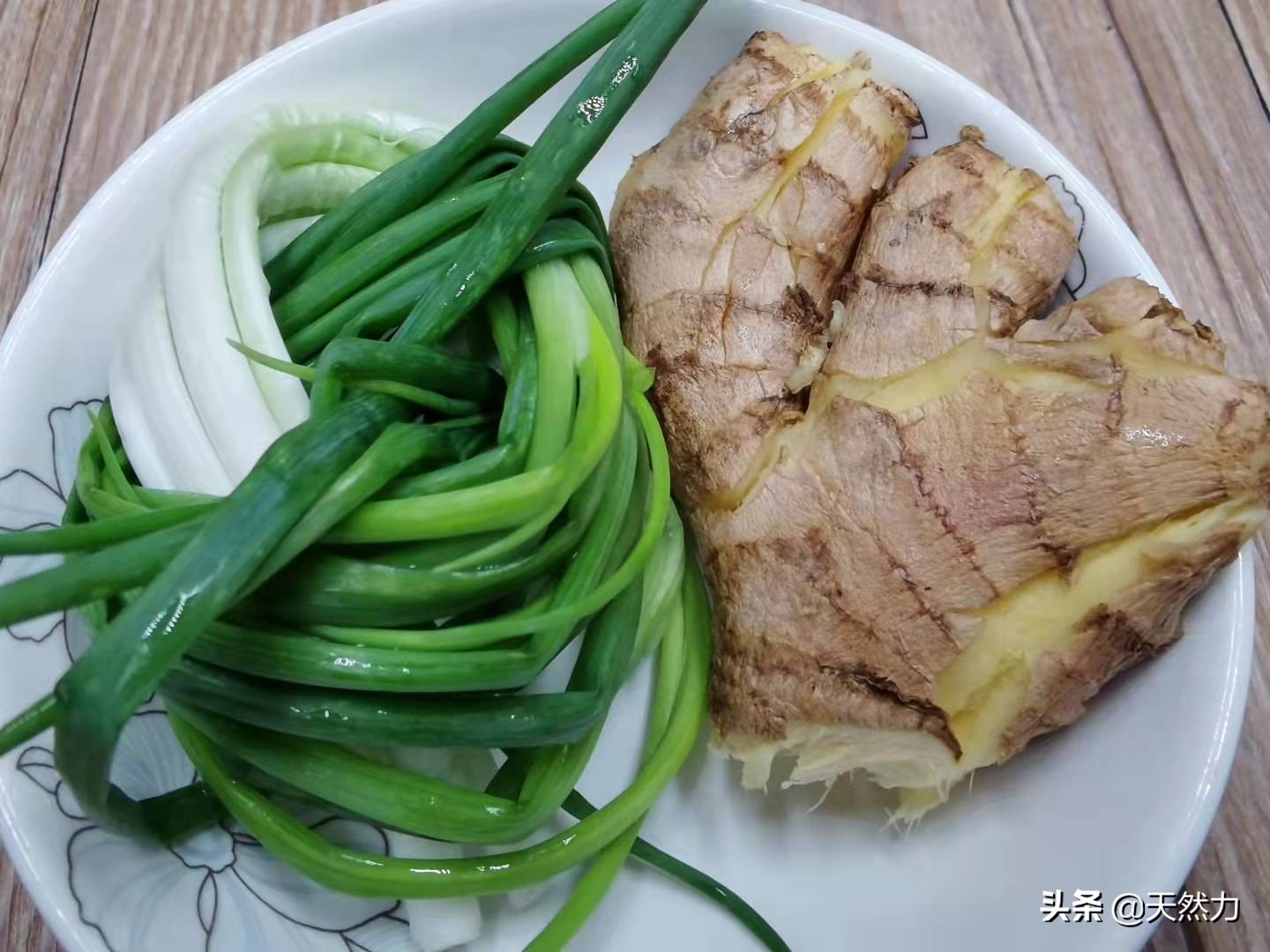 回锅肉怎么做才好吃？来看看传统的川菜做法，肥而不腻，真解馋