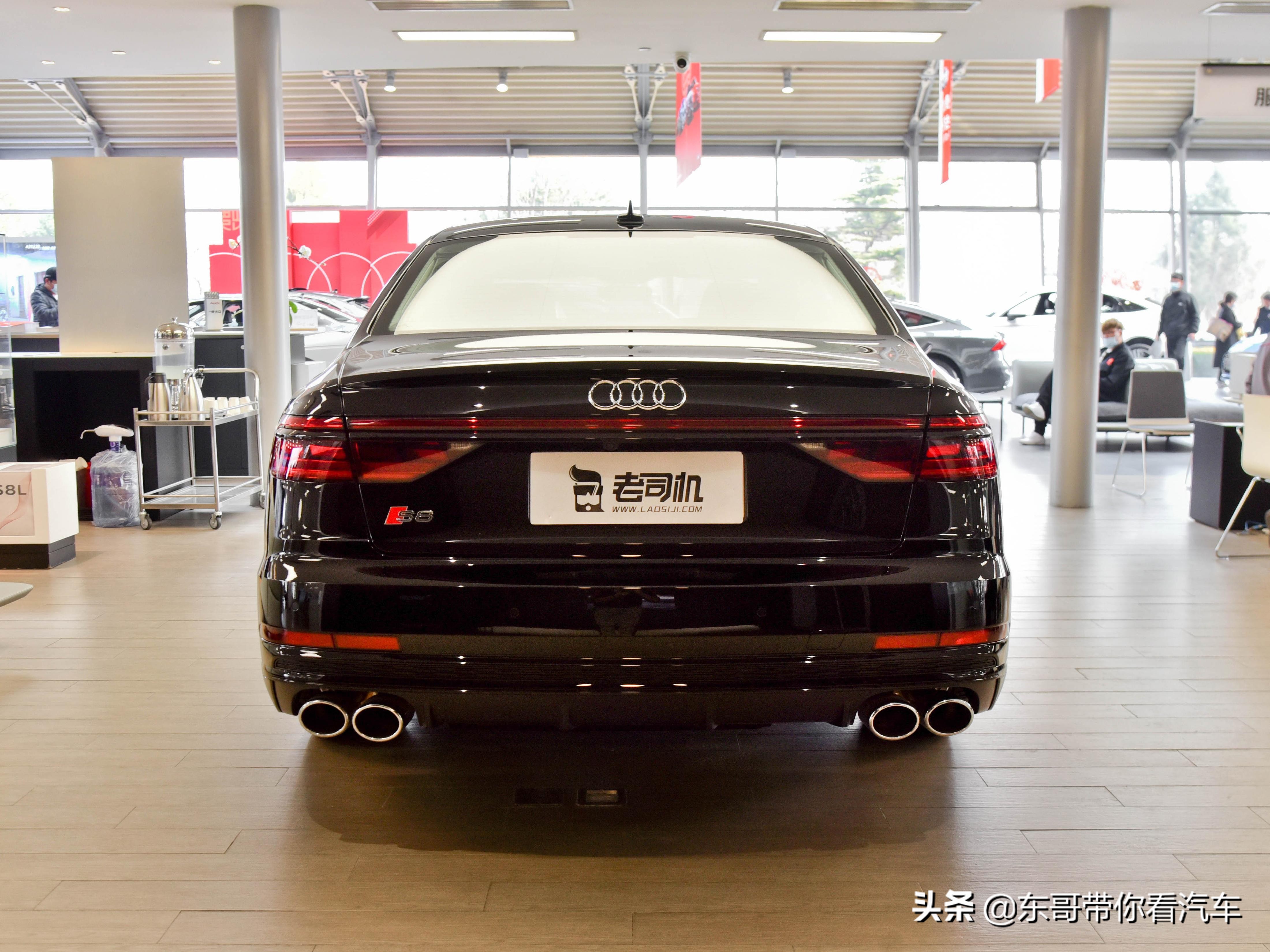 V8动力高性能奥迪旗舰轿车，第二排空间配置旗舰感受，实拍奥迪S8