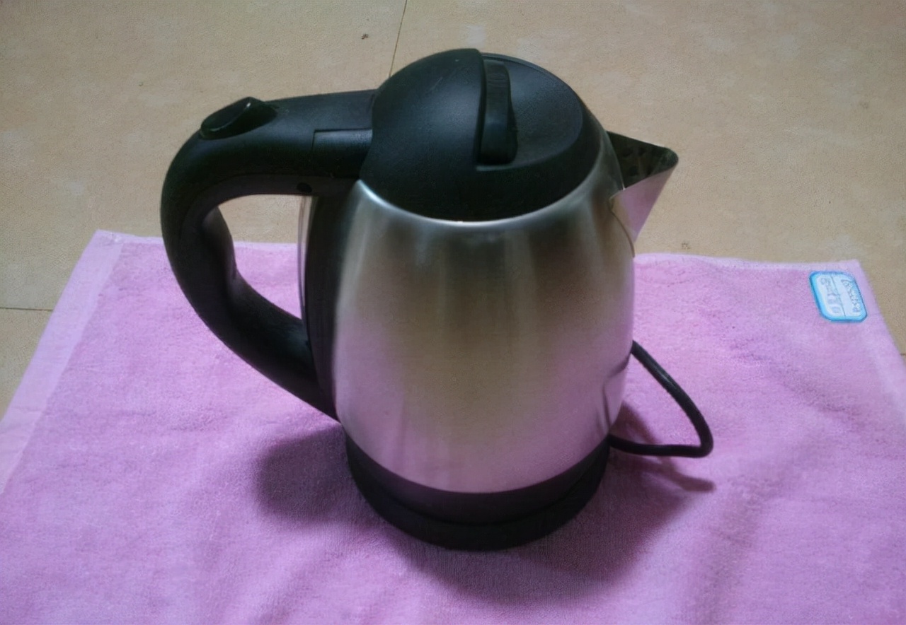 长期喝“电热水壶”烧的水，对身体有影响吗？医生：可别忽视