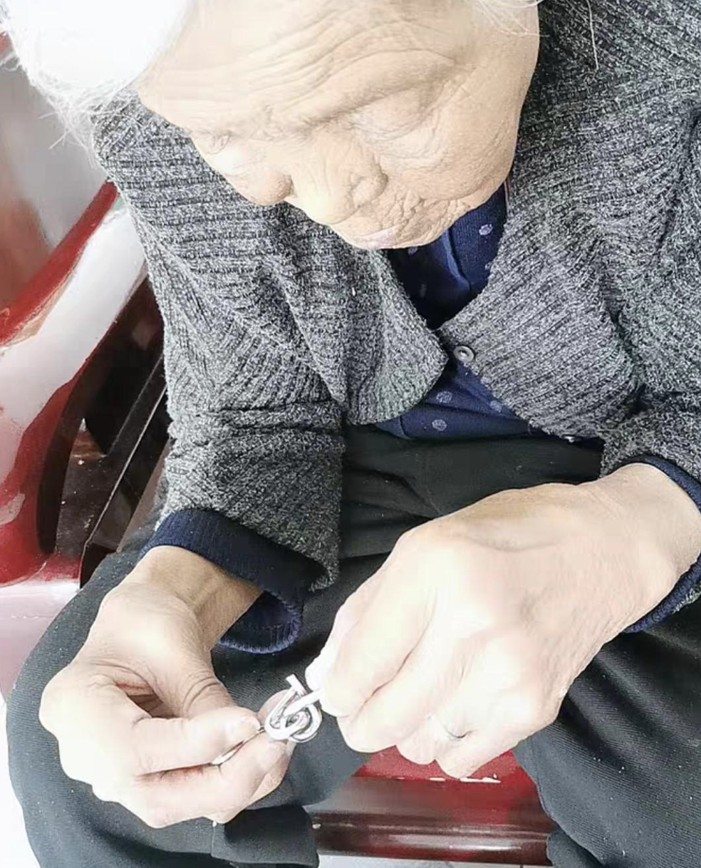 过年寄给长辈的包裹中，藏着适合他们玩的老年玩具