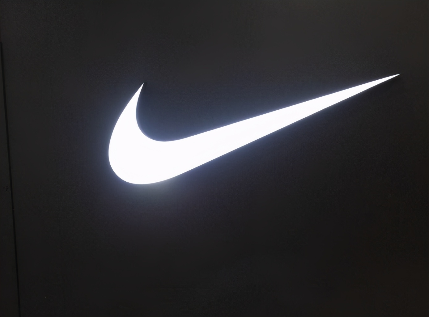 为什么cba不可以穿nike(脱掉耐克！郭艾伦全身李宁现身球场，辽宁男篮“谎言”不攻自破)