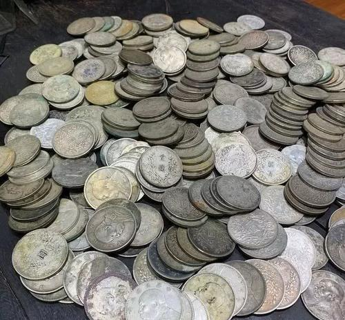 它是中国近代十大珍稀银元之首,也是收藏界追求的吉祥物——光绪双龙