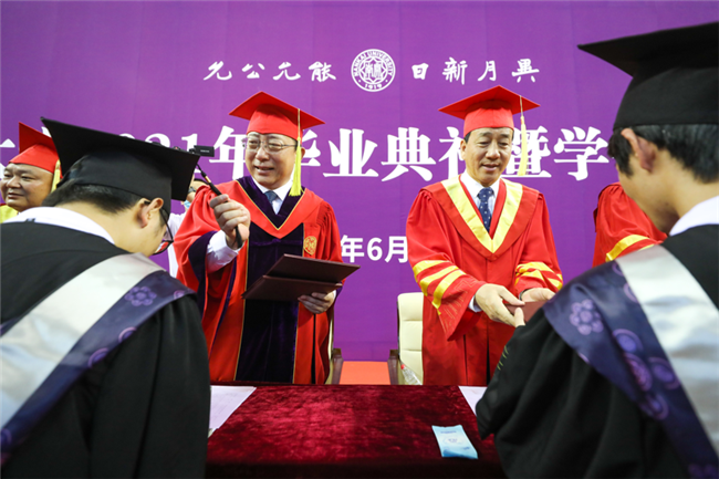 “最强锦鲤”！南开大学为8000余名学子送上“神秘大礼包”，全免费！