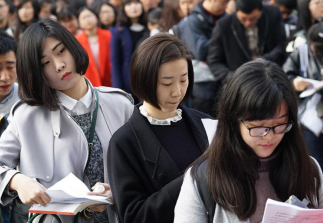 大学毕业10年后，才看清国企、私企和公务员的差距，希望你能懂