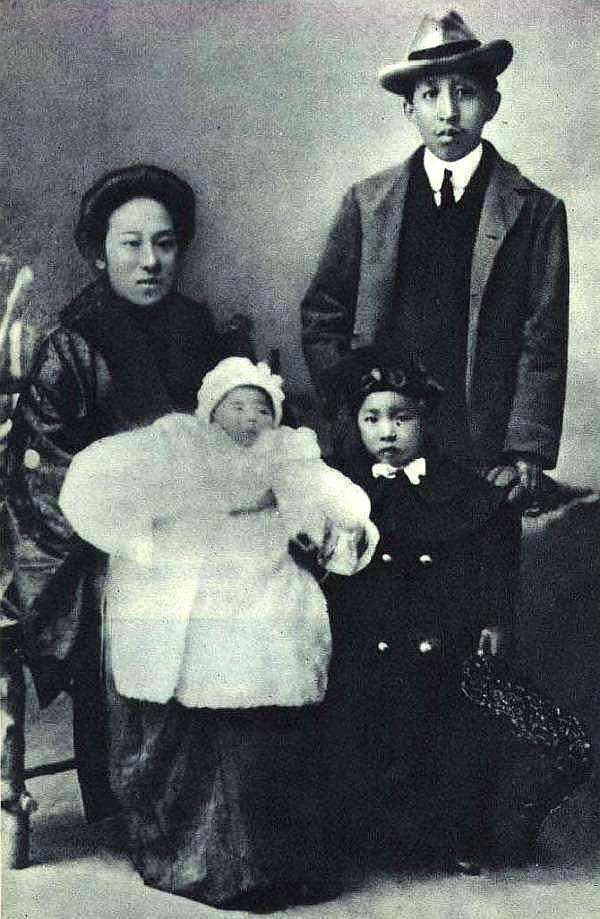 1925年8月23日，新婚不久的周恩来遭遇门卫枪击事件始末