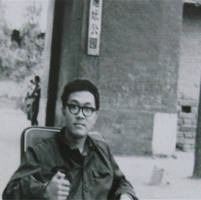 史铁生：21岁瘫痪，31岁执笔坚持写作28年，脑溢血去世，一生励志