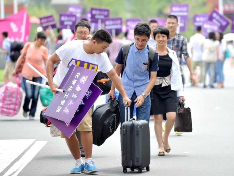 大一新生开学，笔记本电脑是否有必要带？过来人告诉你别掉以轻心