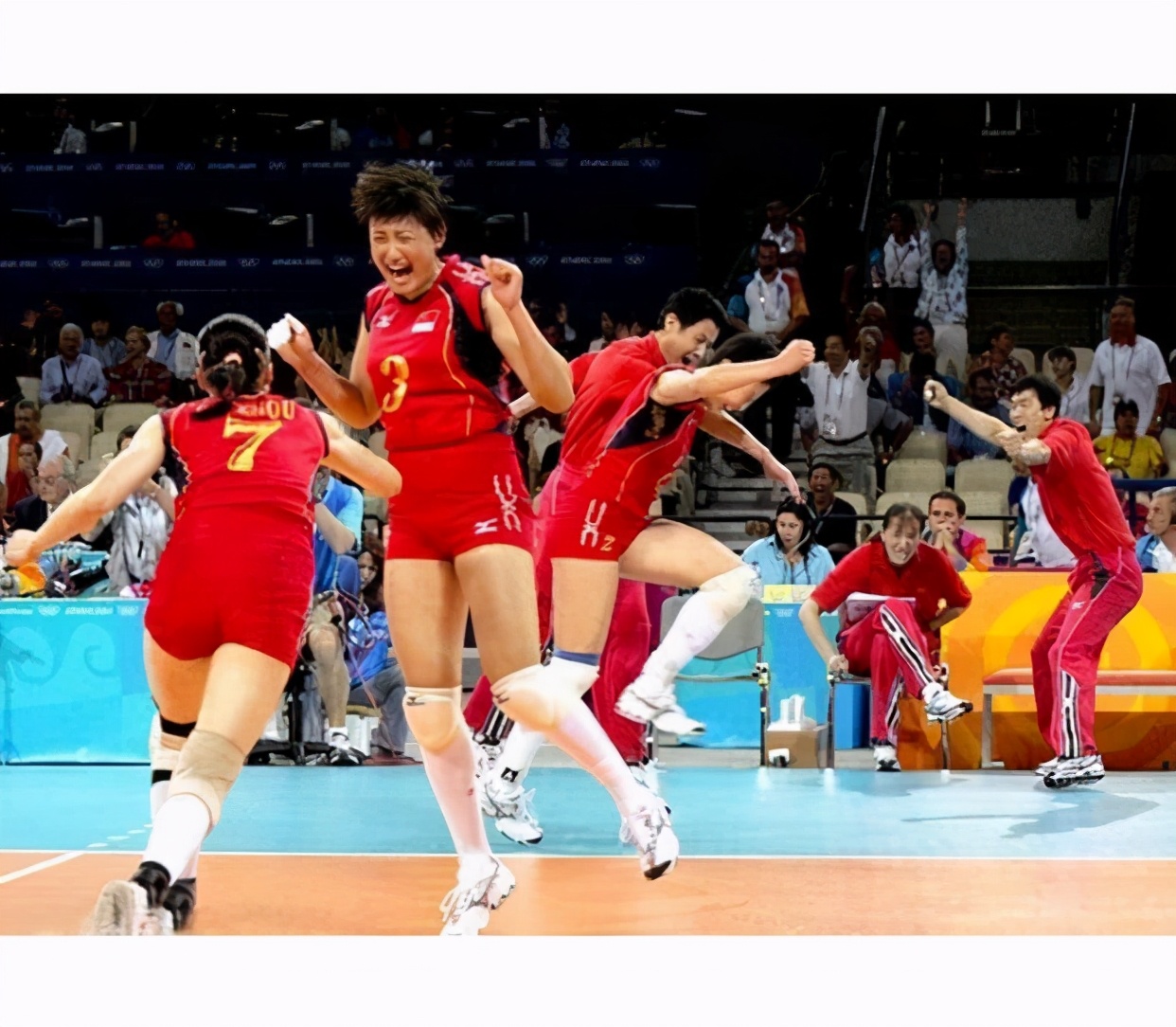 2004年雅典奥运会女排观后感(2004年那场3:2,我记住陈忠和的微笑,也