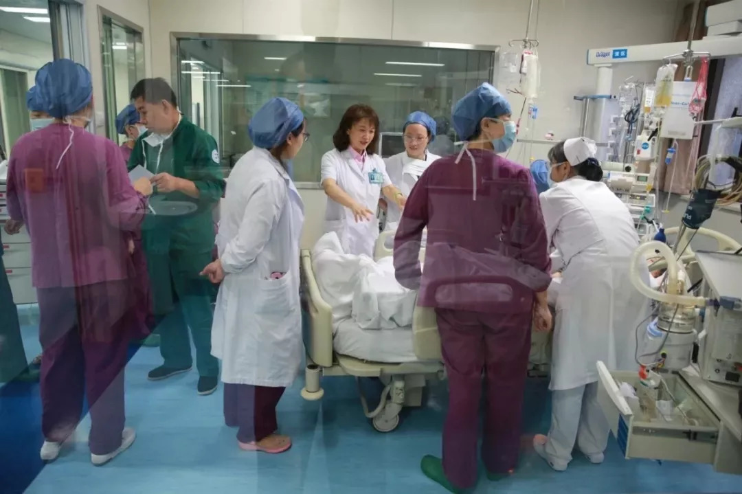 幼儿被遗弃垃圾站：关于生孩子，你需要提前做好的8个心理建设