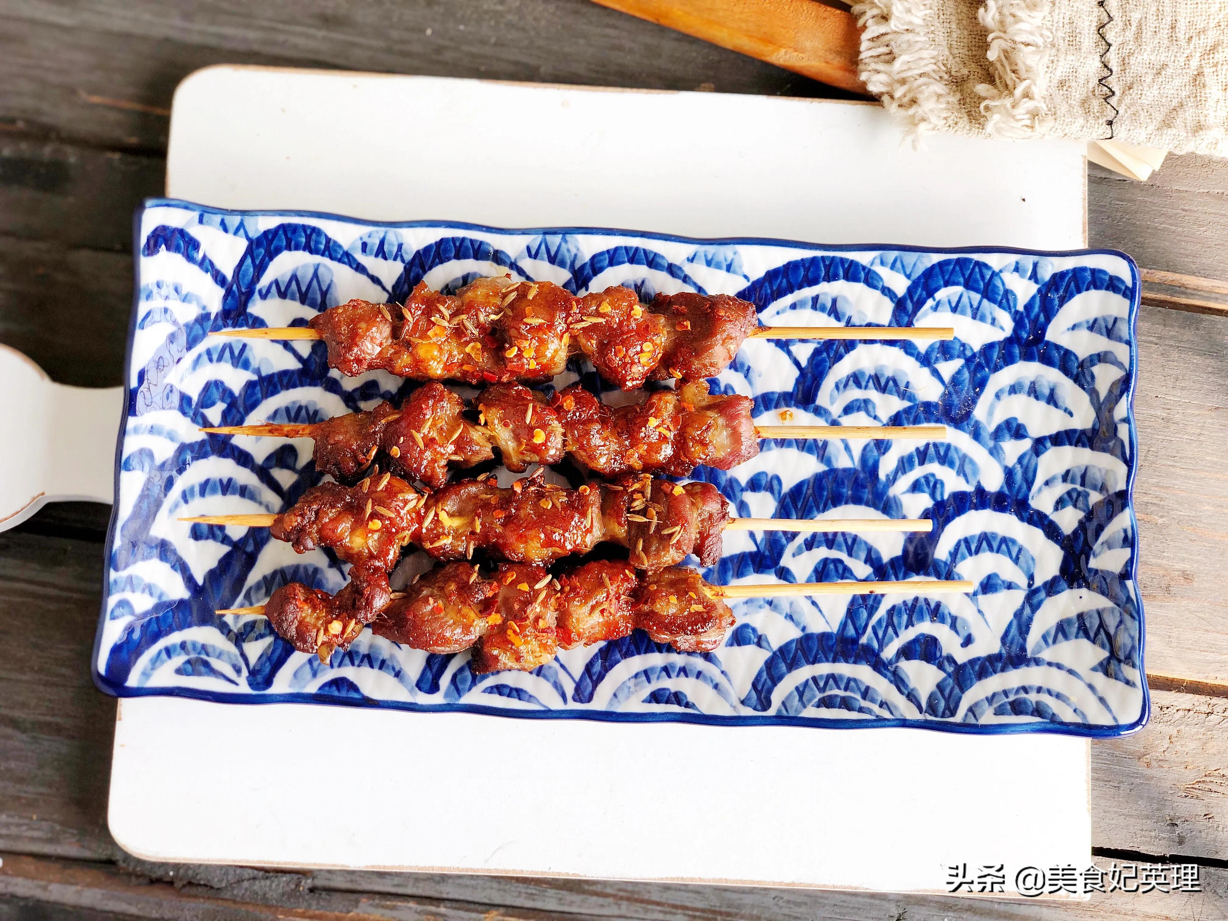 想吃烤串出不去？自己在家做！1斤肉15串大肉块超过瘾，省钱好吃