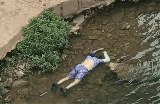 1993年4月16日,在河北省保定市清苑县阮庄村,农妇赵文燕早早地起床