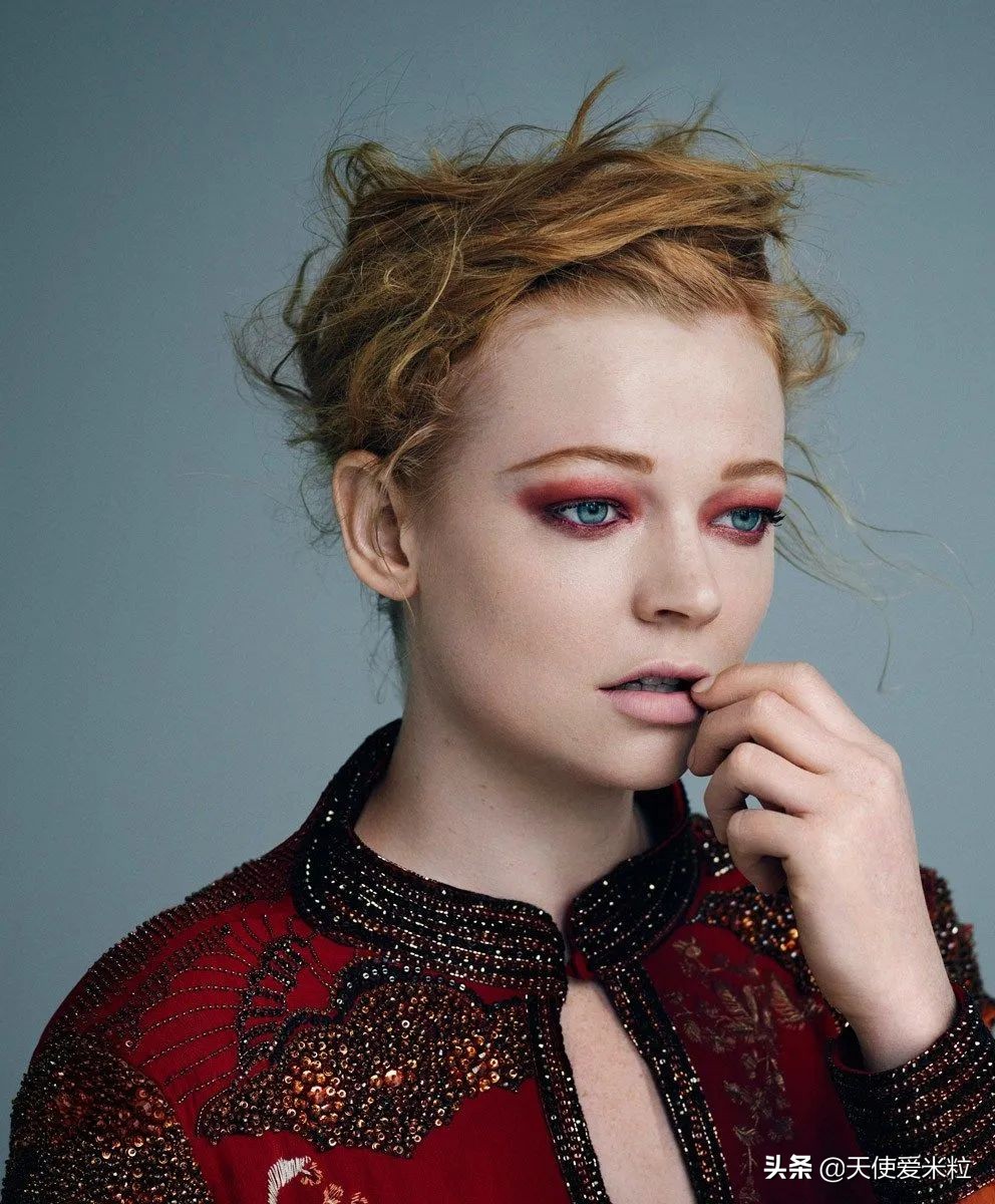 《继承之战》第三季终于来了！长女在戏外悄悄结婚，装饰了《Vogue》的封面。