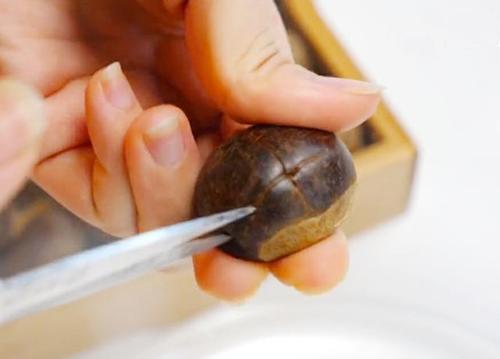 糖炒板栗在家怎么做？大厨教你正确做法，个个好剥壳，香甜又好吃