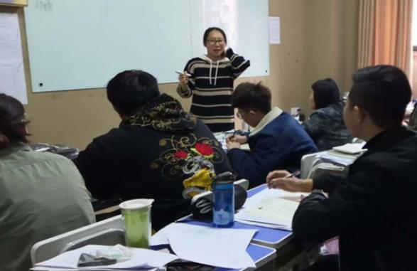 新高考实行一年，部分老师感受到了“生存危机”，直言想转行